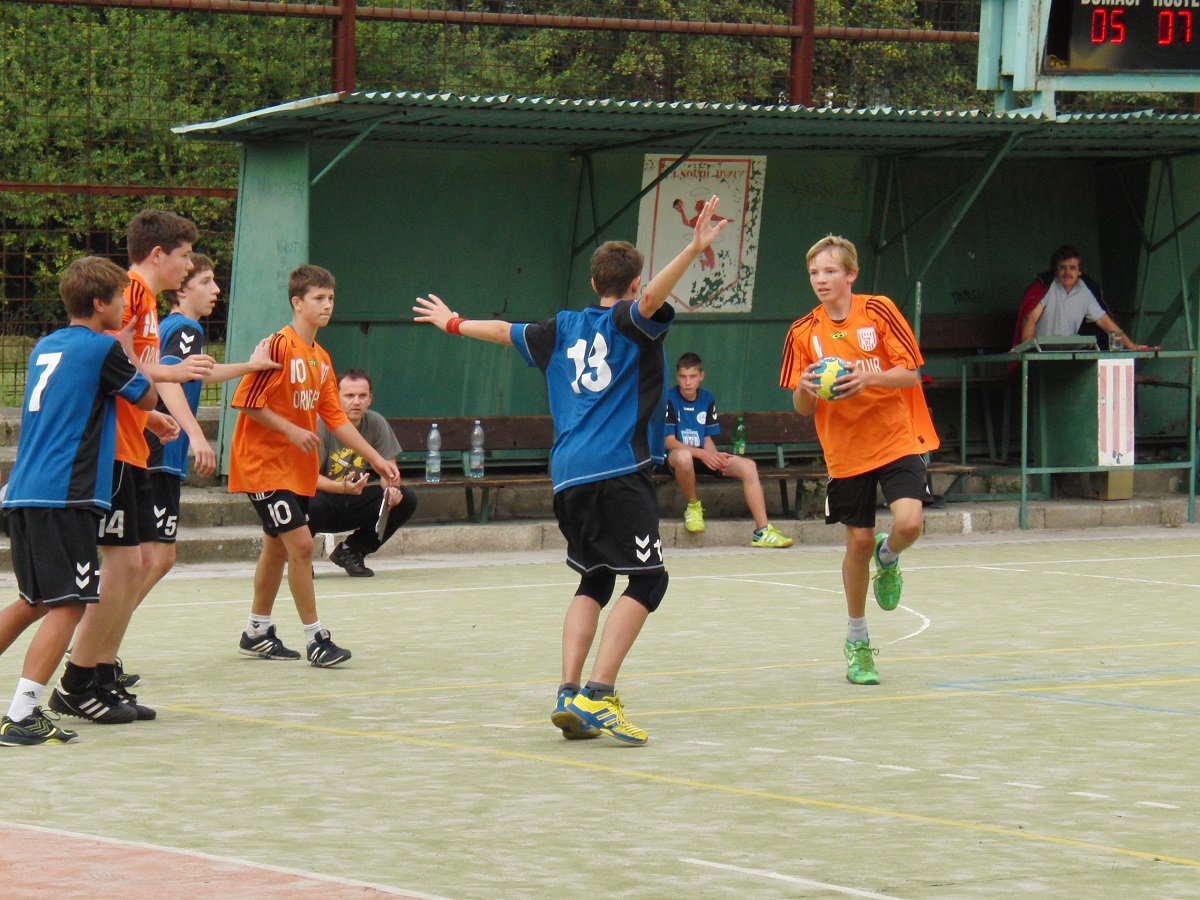 Starší žáci na turnaji v Úvalech bez ztráty bodu - fotka 3