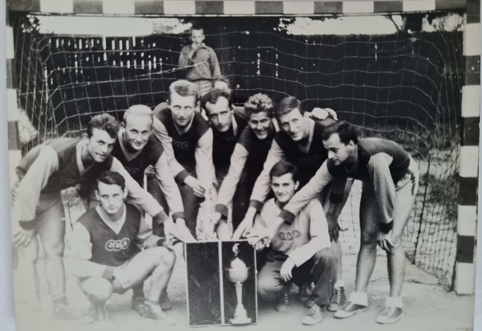 1962, vítěz poháru Dukla Janovice. V dresu Dukly i 3 hráči Bělé J.Malý, Chadalík a Špringl, toho času na vojně.