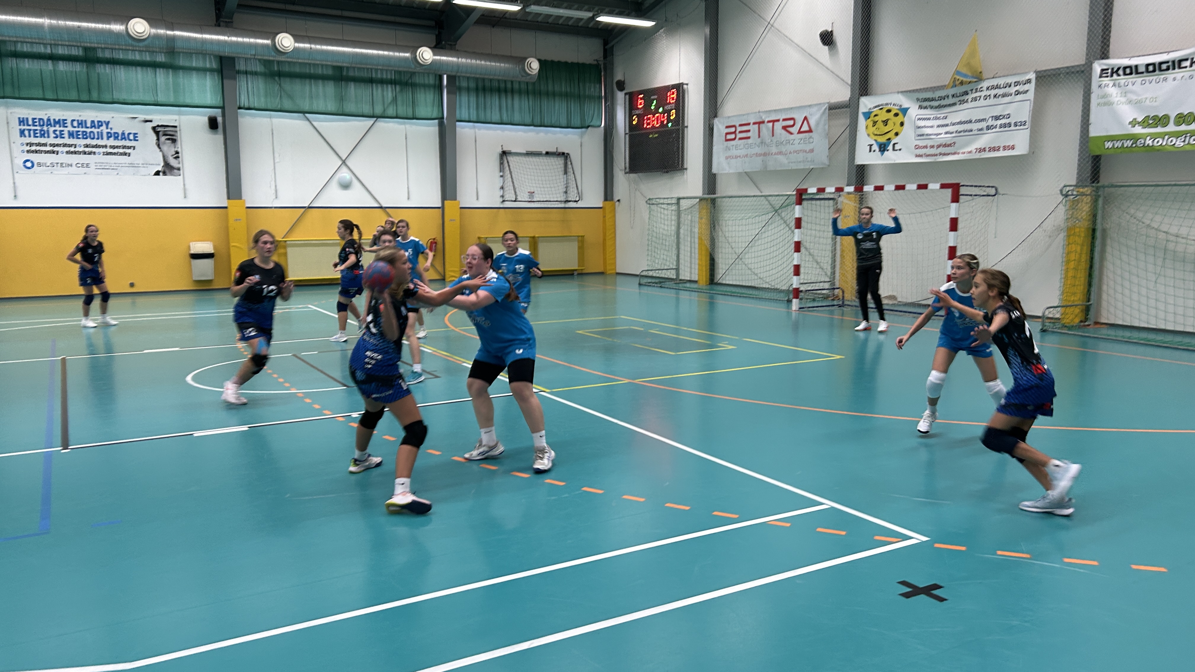 Dvě jasné výhry starších žákyň v Králově Dvoře - fotka 4