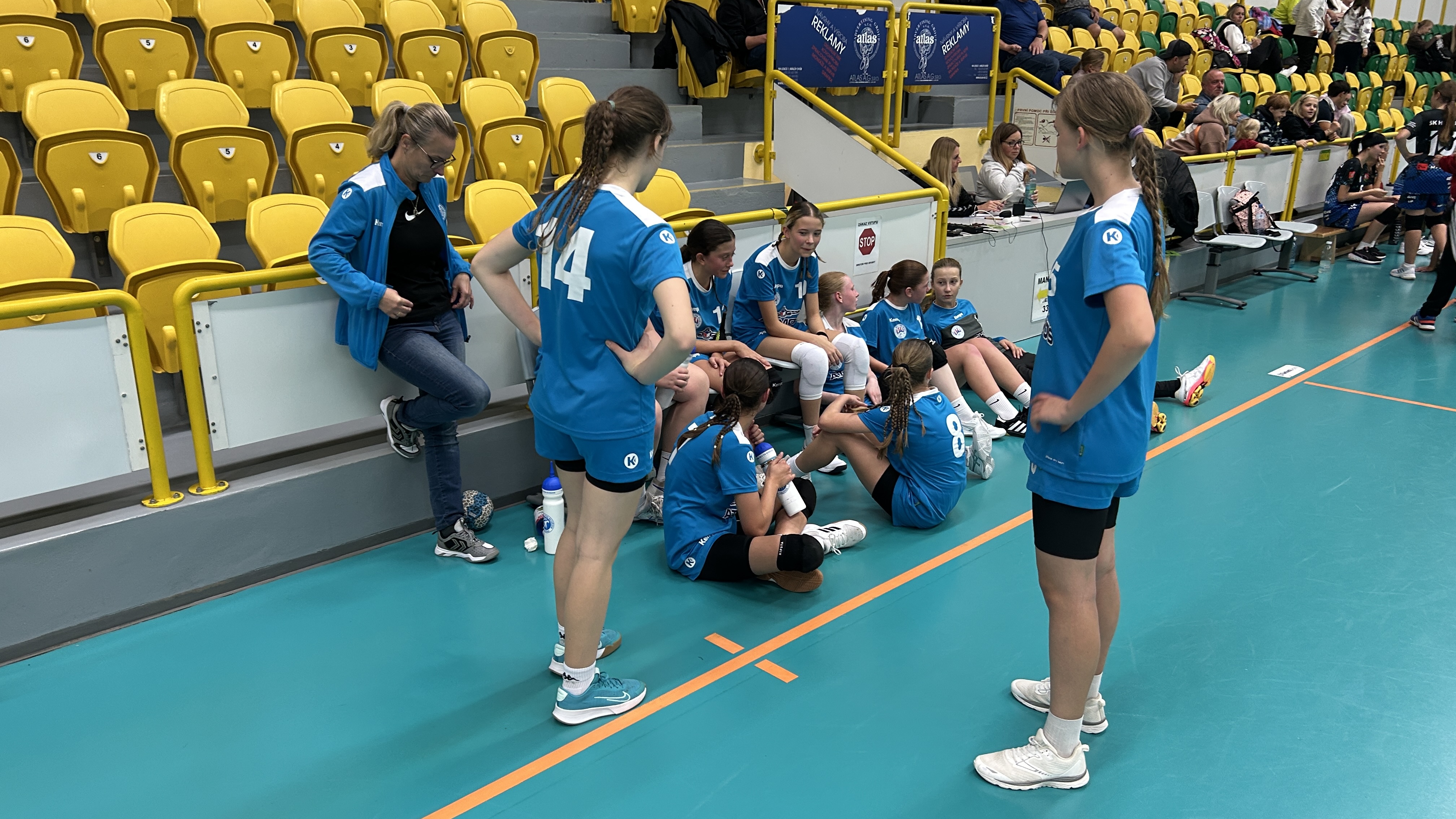 Dvě jasné výhry starších žákyň v Králově Dvoře - fotka 5