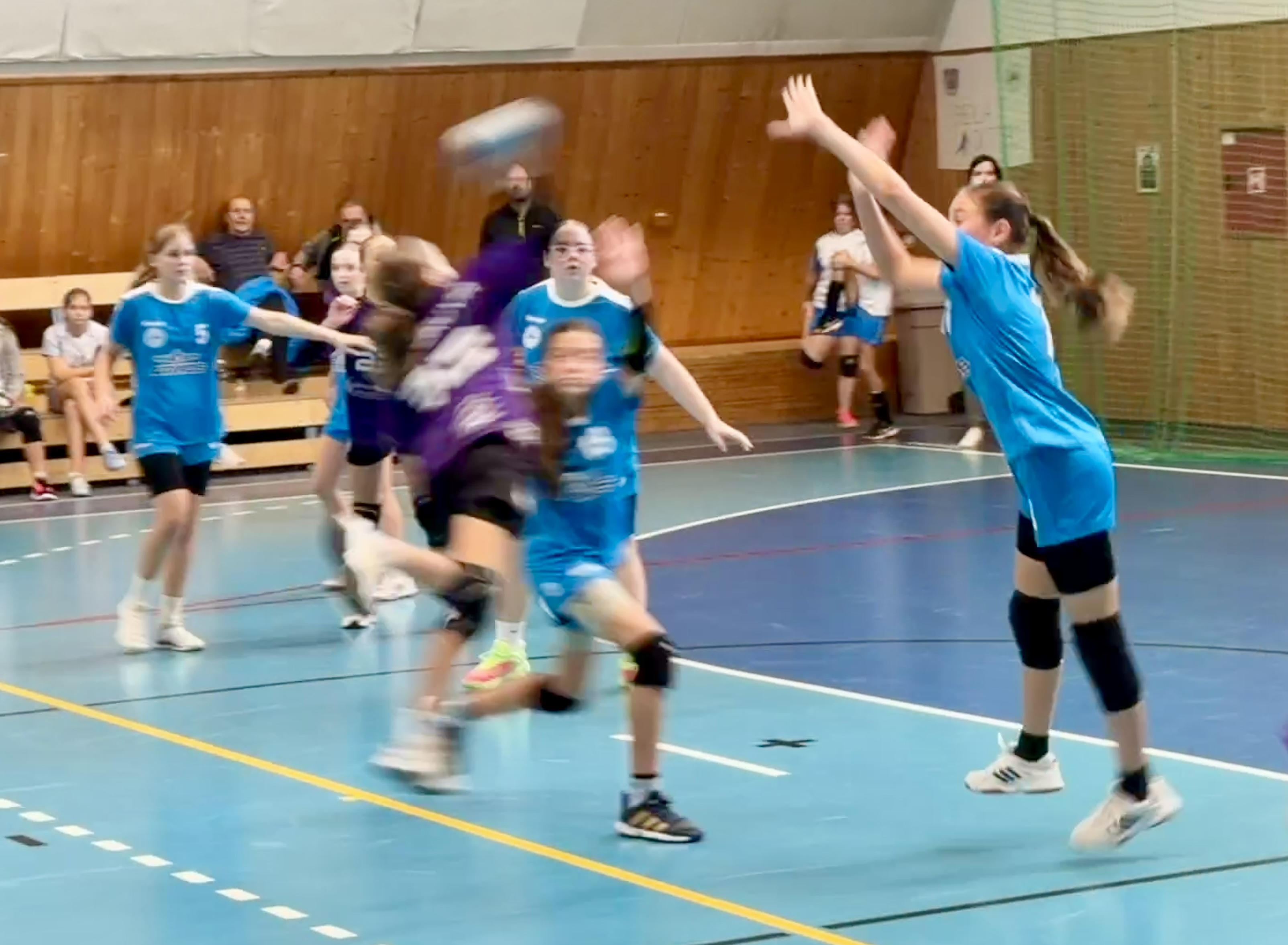 Starší žákyně dominovaly na domácím turnaji - fotka 7