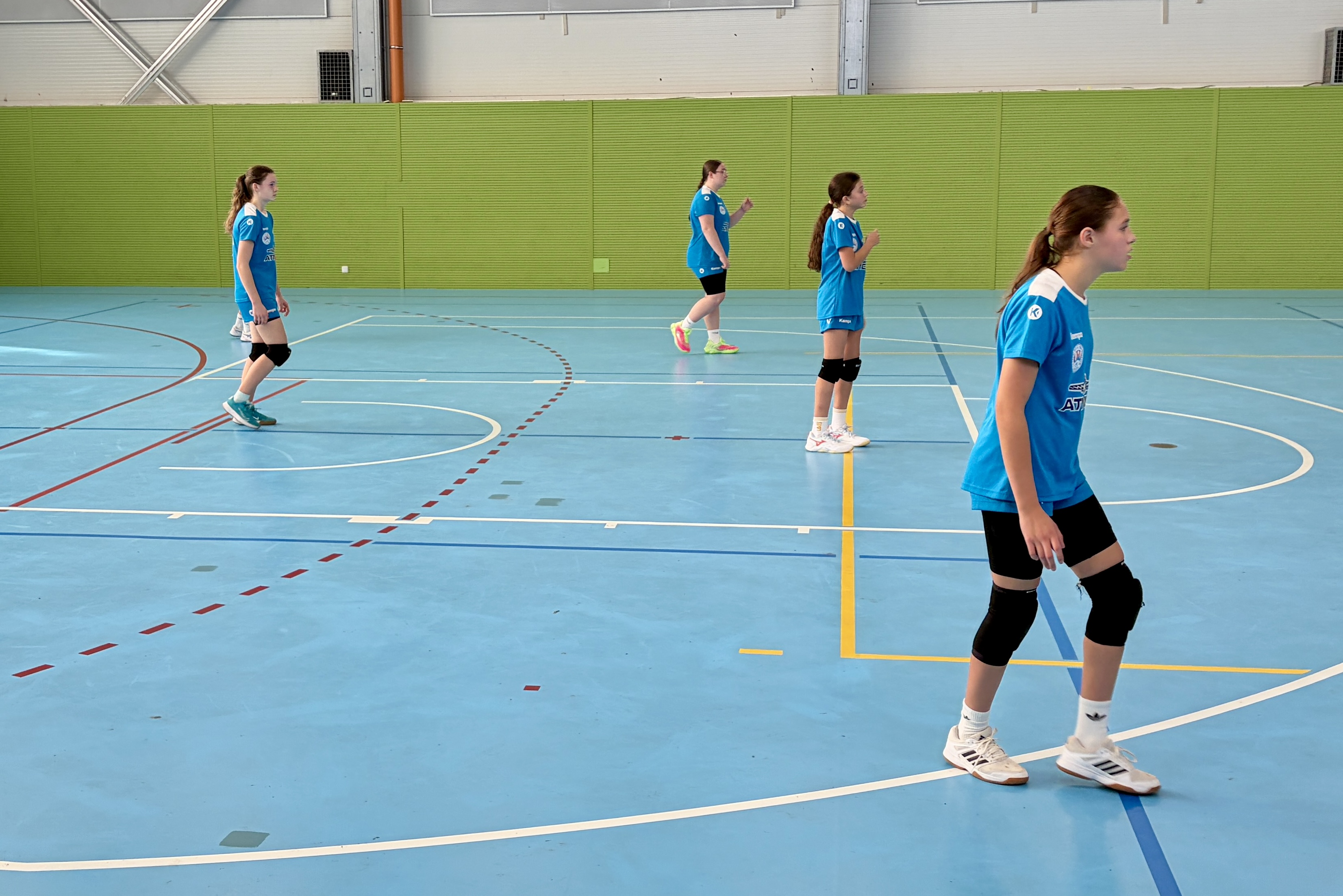 Starší žákyně bojovaly v dalším kole Středočeské ligy - fotka 3