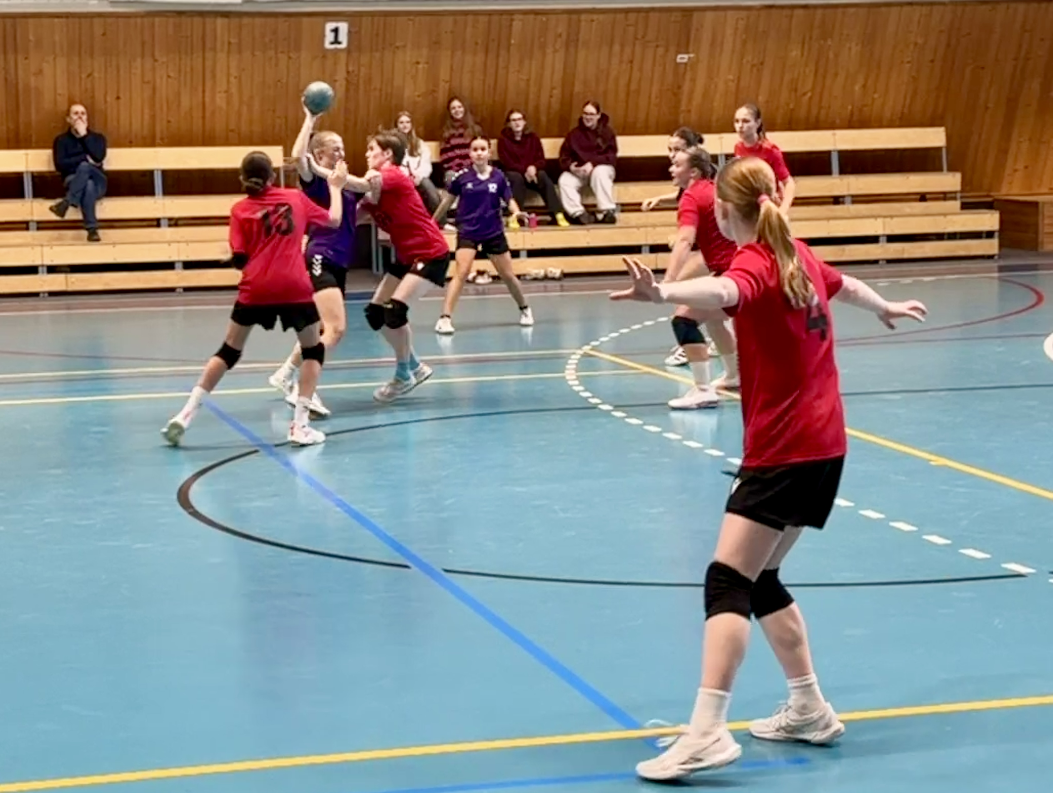 Vítězství mladších dorostenek nad Chrudimí - fotka 2