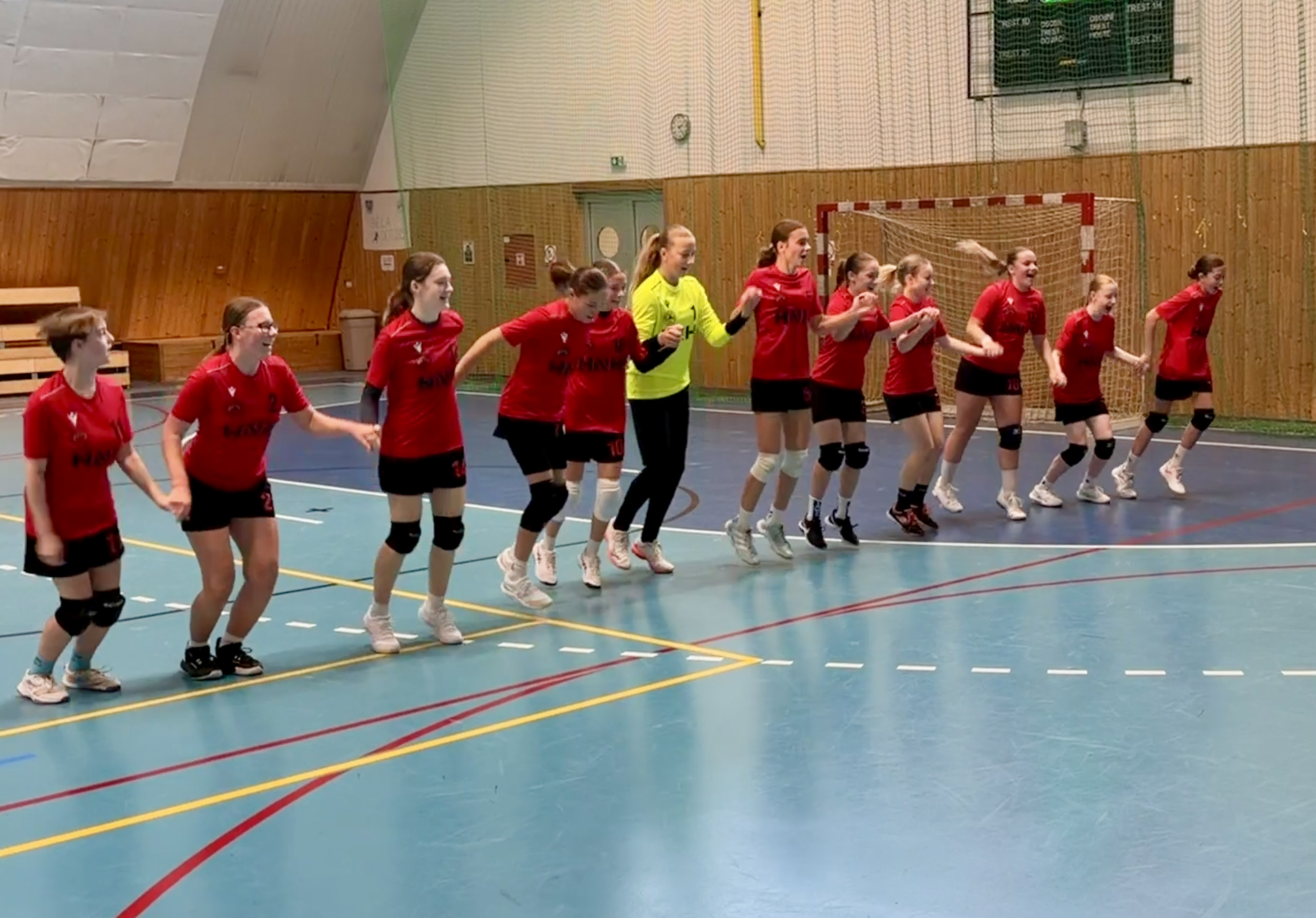 Vítězství mladších dorostenek nad Chrudimí - fotka 5