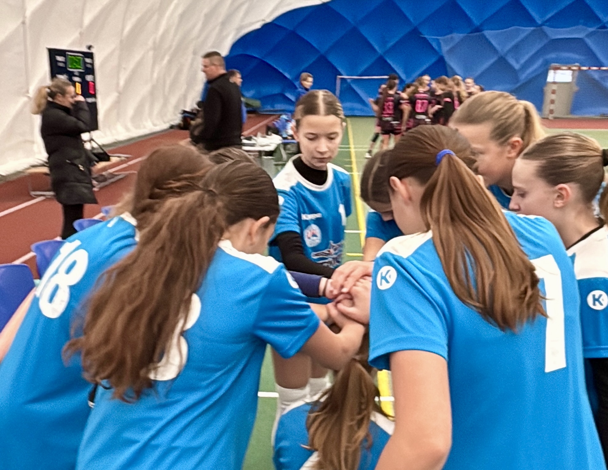 Starší žákyně opět bez porážky - fotka 3