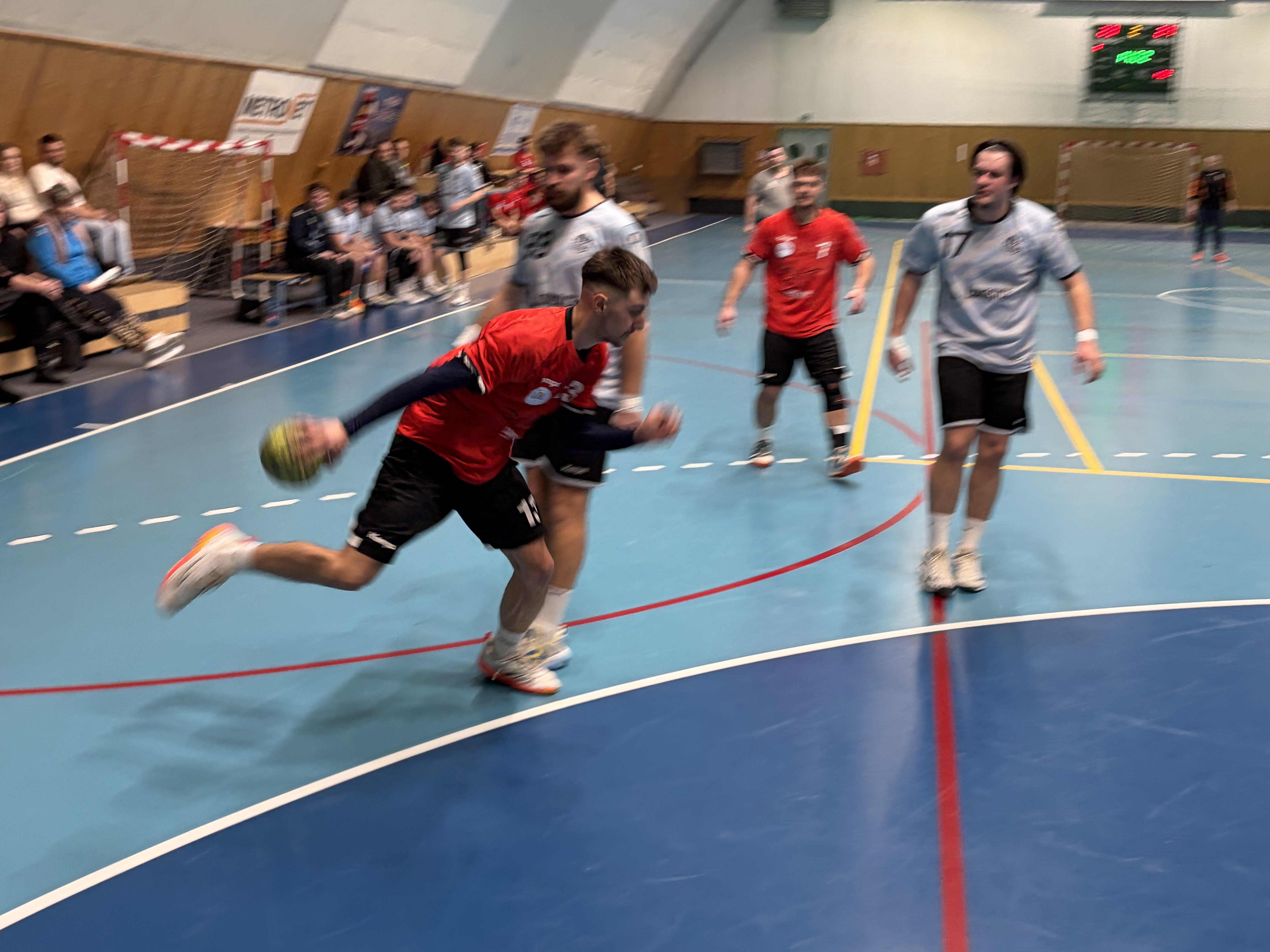 Napínave domácí utkání s rezervou Lovosic - fotka 11