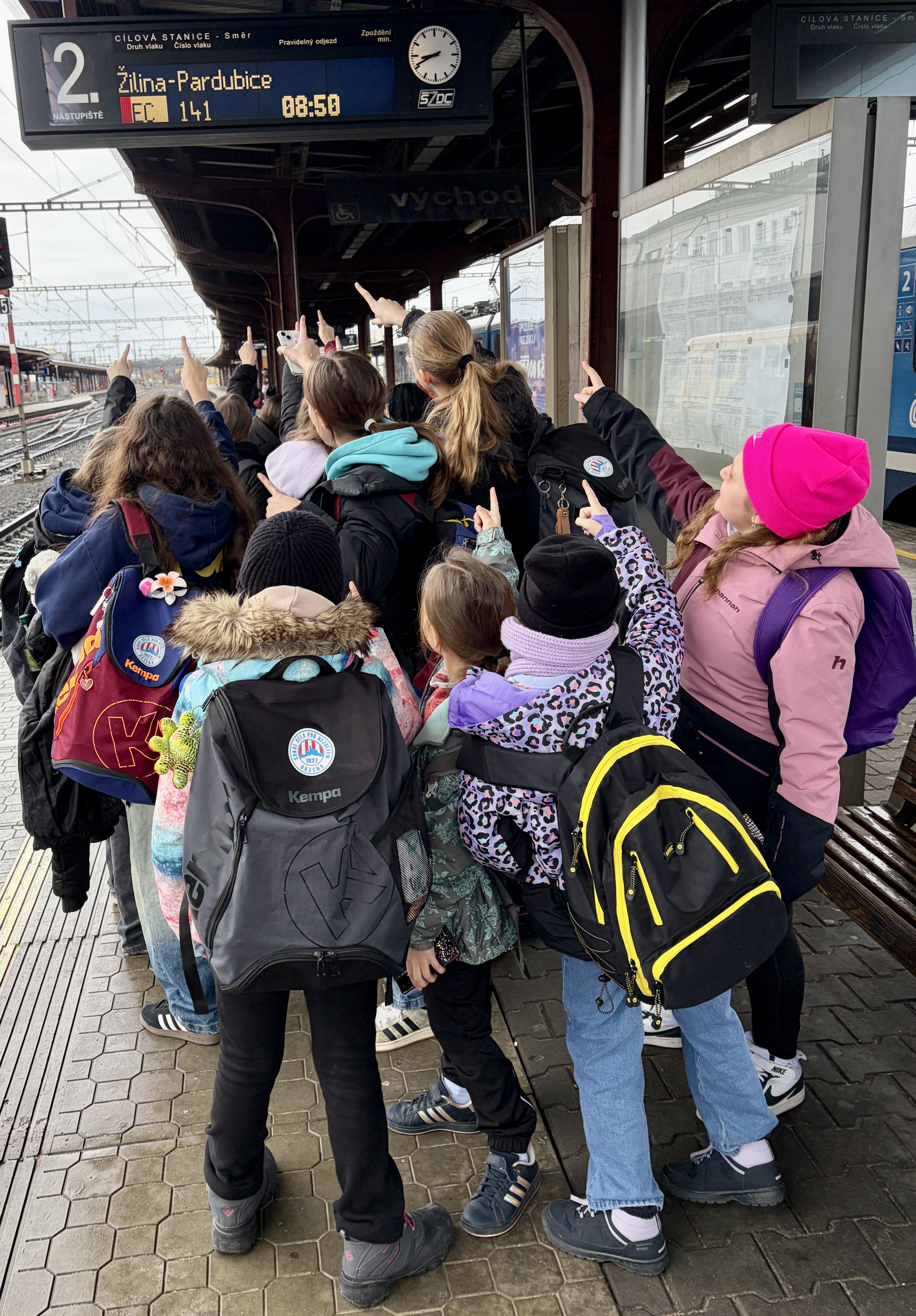 Zimní soustředění žaček v Suľovských skalách - fotka 2