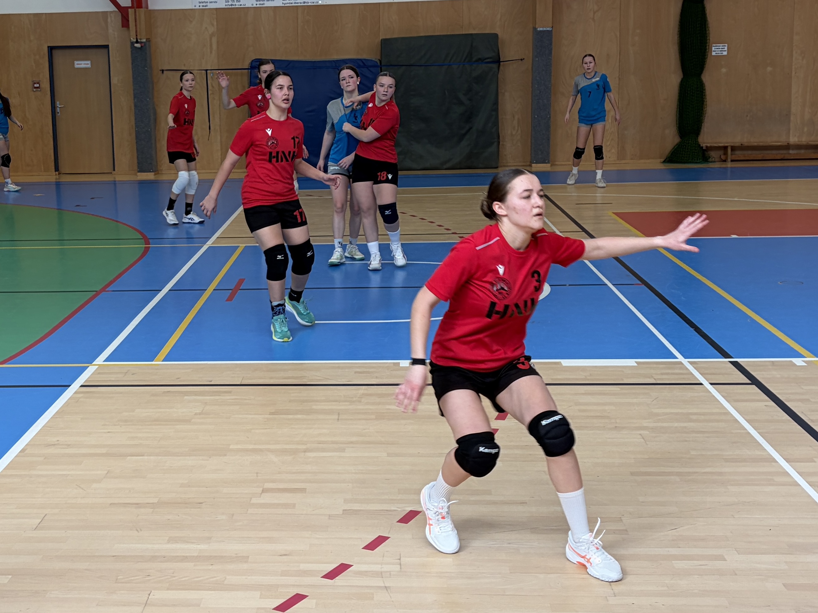 Bojovný výkon proti lídrovi tabulky na body nestačil