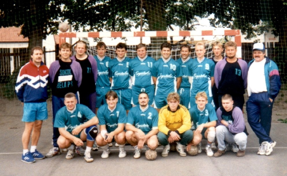 Družstvo mužů 1996 - pohár Máchova kraje
horní řada: Šindelář, Zítka, Hendrych, Hrib, Švec, Peška, Beckert, Kábrt, Netrval, Vaněk, Svoboda, Zajac
do...