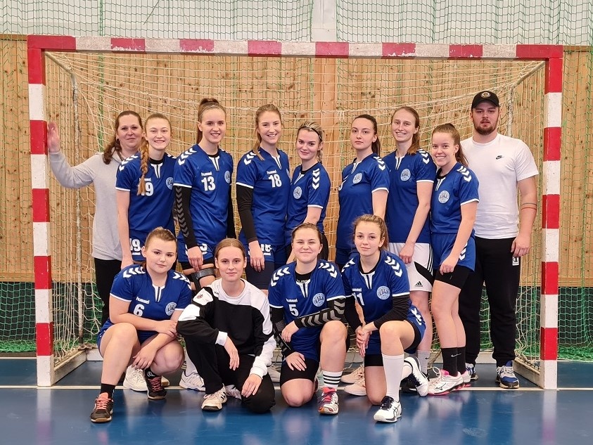 Družstvo žen
horní řada: Zuzana Zumrová, Michaela Lohinová, Nela Pecová, Daniela Pelcová, Anežka Vitková, Marie Švarcová, Adéla Hlavová, Lucka Králov...